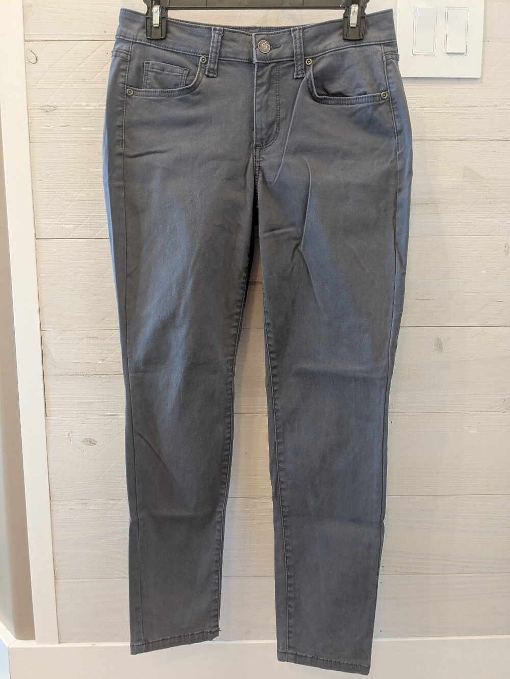 🩶 Sonoma Women’s Gray Stretch Skinny Jeans; Size: 6 Short